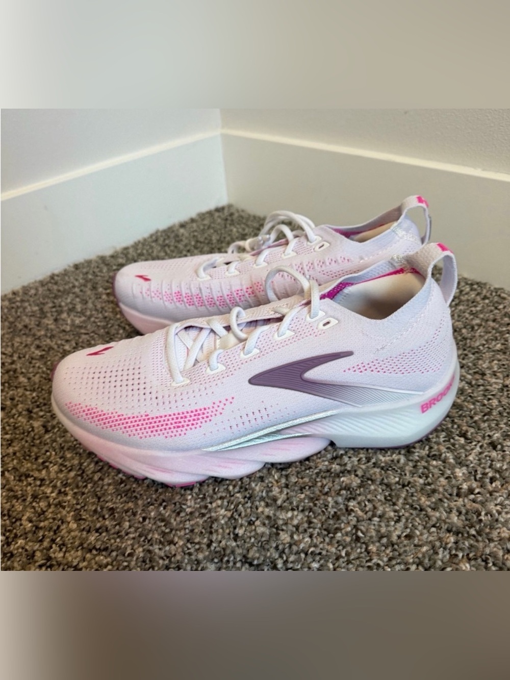 Brooks Glycerin Flex Women’s White Cyber Pink Argyle Running Shoes SIZE 7